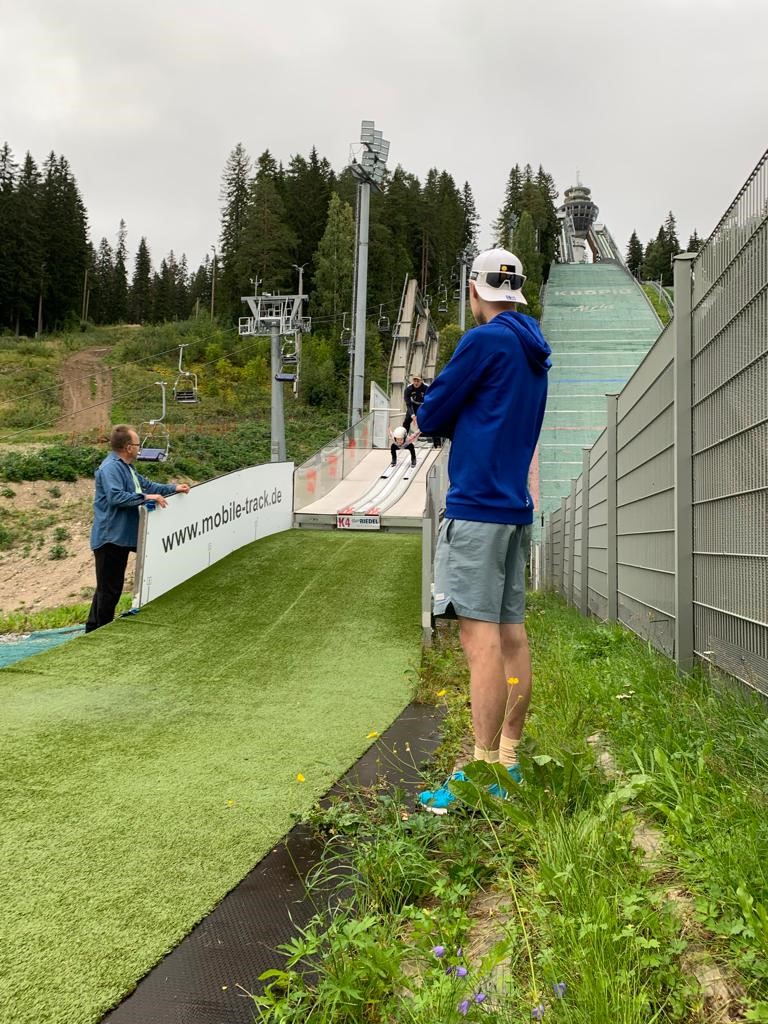 Kesämäkihyppyä Kuopion Puijolla