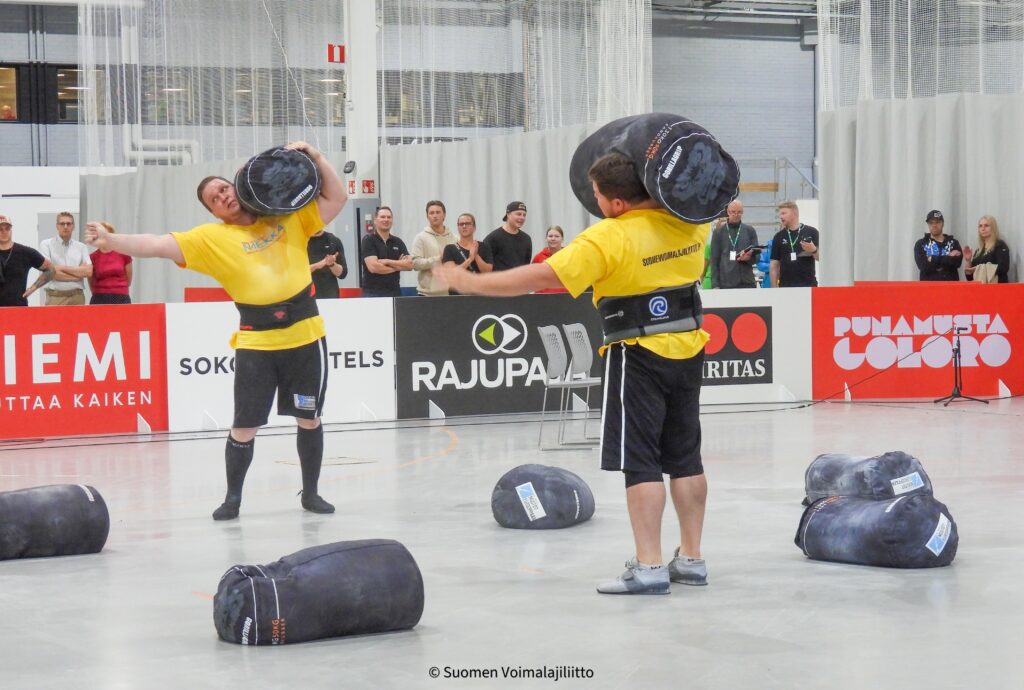 Kaksi vahnin lajien kisaaja Kuopio-hallissa